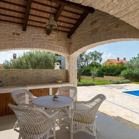 Larisa Nyaraló Poreč