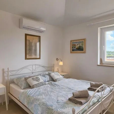 Larisa Nyaraló Poreč