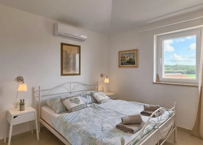 Larisa Vikendica Porec