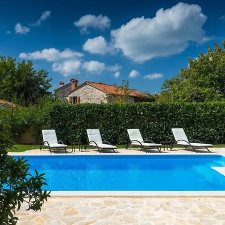 Larisa Tatil Evi *