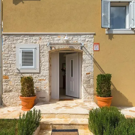 Tatil Evi Larisa