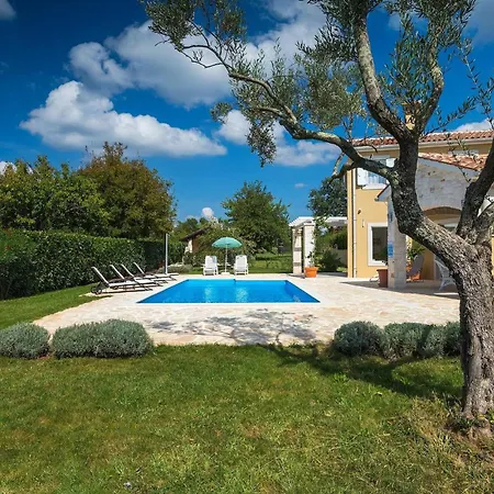 Larisa Tatil Evi *